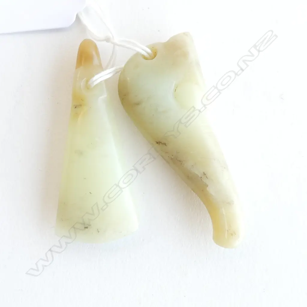 2 CHINESE JADE CARVED PENDANTS L.65mm Image 1++