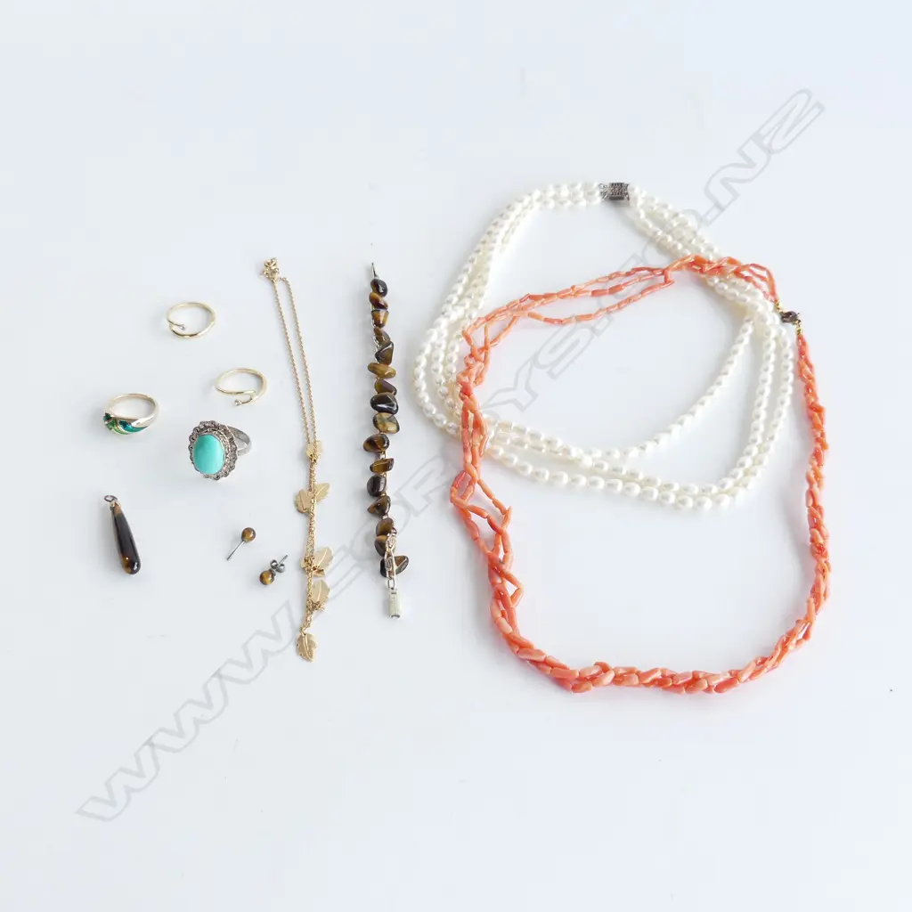 10 PCES ASST. JEWELLERY; 2 NECKLACES, PEARL & CORAL, 4 RINGS ; 3 GP, 925 & TURQUOISE, TIGERS EYE SET ETC Image 1++