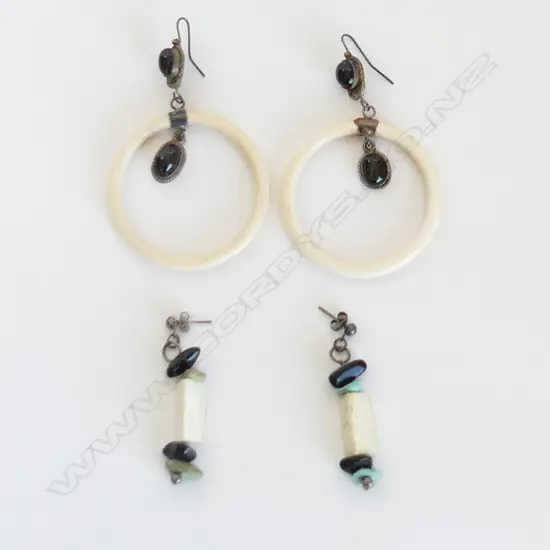 2 PRS ETHNIC BONE & SILVER EARRINGS 17.5GMS 