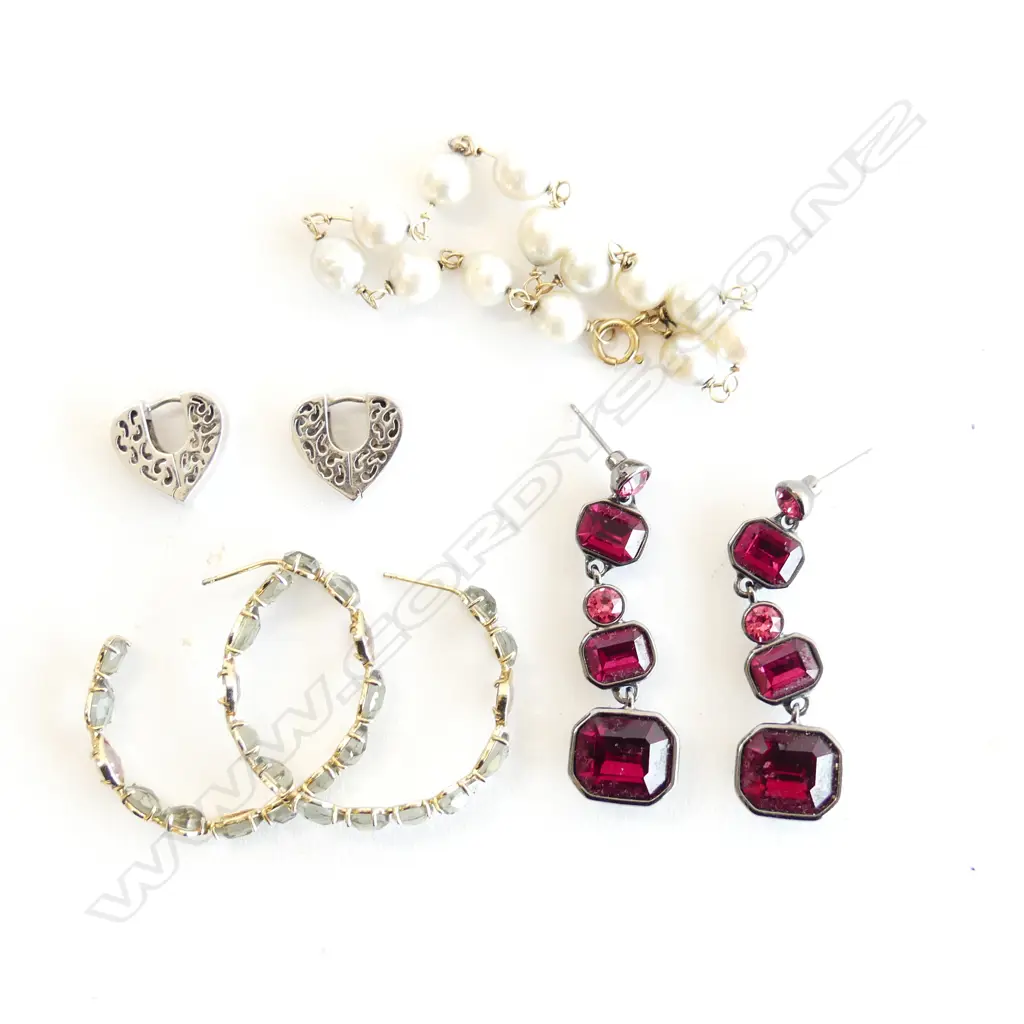 14CT PEARL BRACELET + 3 PRS EARRINGS Image 1++