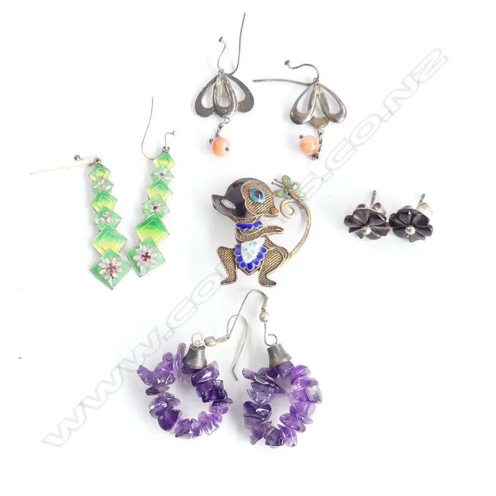 4 PRS EARRINGS + OLD ENAMELLED COSTUME JEWELLERY BROOCH  Image 1++