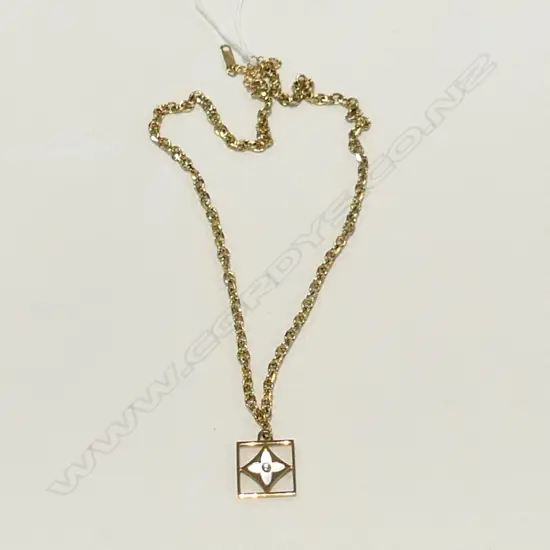 GOLD TONE FASHION JEWELLERY FLOWER MOTIF PENDANT & CHAIN 