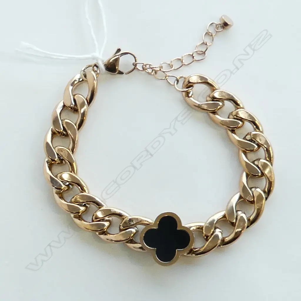 GOLD TONE STAINLESS STEEL FASHION JEWELLERY CHAIN BRACELET WITH BLACK ENAMEL FOUR LEAF CLOVER  Image 1++