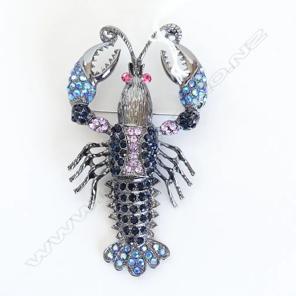 LG SILVER PLATED LOBSTER BROOCH WITH GEM SET BODY L. 90mm Image 1++