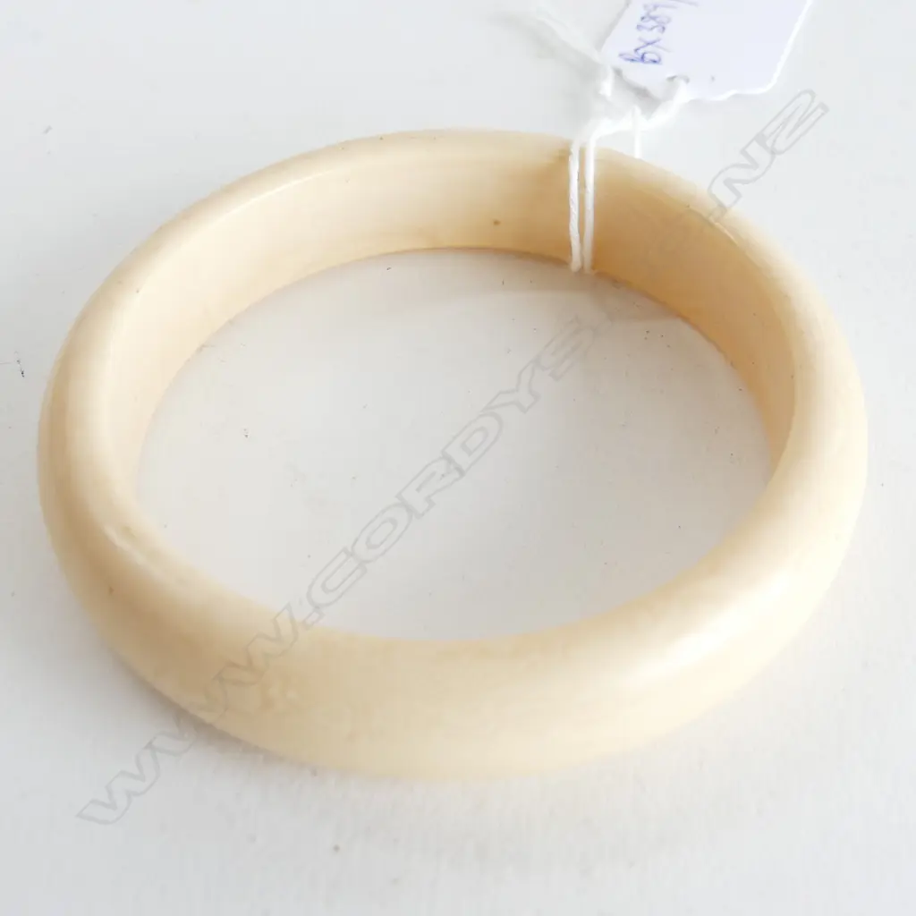 FAUX IVORY BANGLE 60mm int. dia. Image 1++