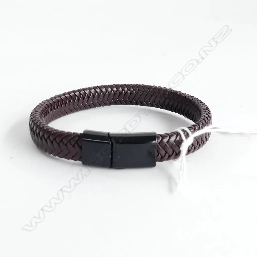 MENS BROWN WOVEN LEATHER BRACELET WITH BLACK MAGNETIC CLASP Image 1++
