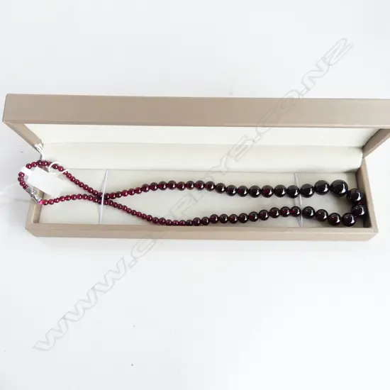 **RTV** GARNET GRADUATED BEAD NECKLACE - WITH BOX