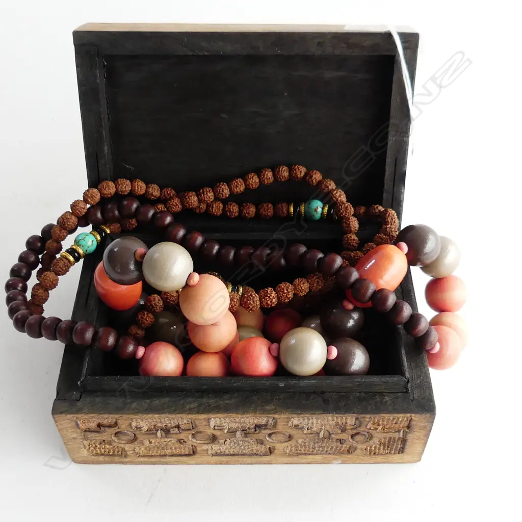 CARVED WOODEN BOX W.150mm + 2 BEADED NECKLACES Image 1++