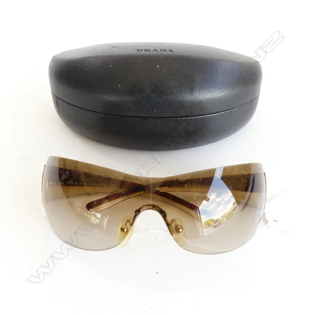 PR PRADA SUNGLASSES, CASED Image 1++