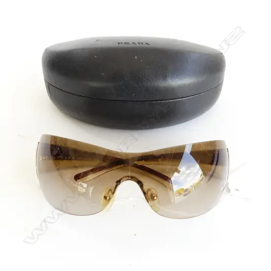 PR PRADA SUNGLASSES, CASED