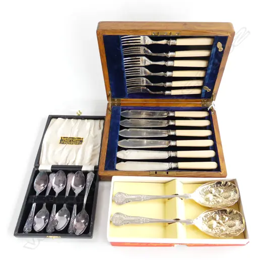 THREE BOXED SILVER PLATED ITEMS. WOODEN BOXED FISH SET . PAIR BERRY SPOONS & SIX BOXED TEASPOONS.