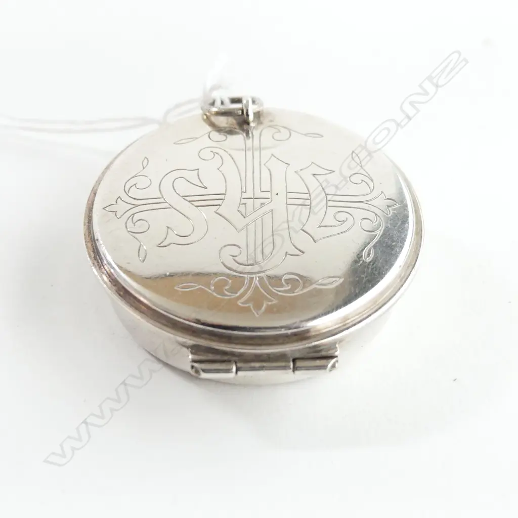 STG SILVER MONOGRAMMED PILL BOX, LONDON 1949, 45GMS Image 1++