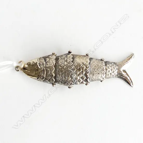 STERLING SILVER ARTICULATED FISH, 7.5cm