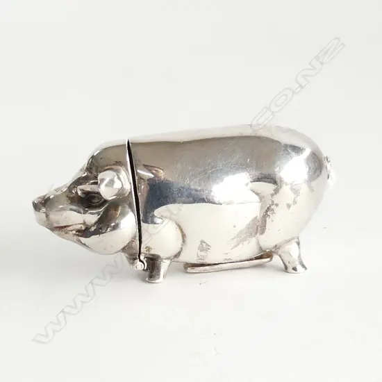 SILVER PLATE NOVELTY PIG VESTA CASE, 6 X 3CM