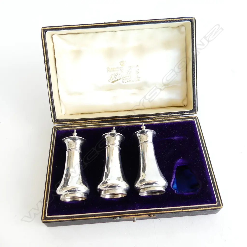 BOX 3 STG SILVER PEPPERETTES H.70mm  75GMS (IN ORIGINAL BOX - 3 ONLY, 1 MISSING)  Image 1++