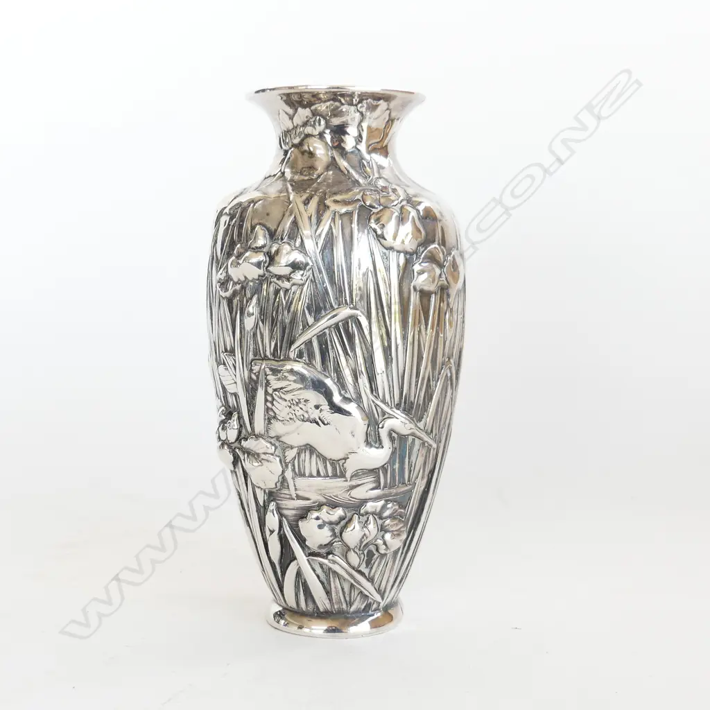 ANTIQUE SILVER METAL VASE w. CRANE & IRIS DESIGN H.190mm Image 1++