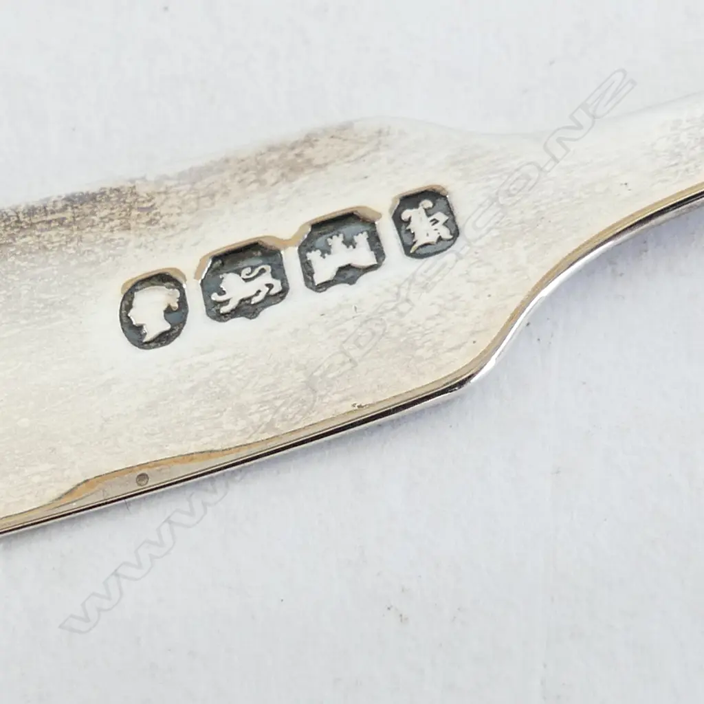 4 STG SILVER PCS; SUGAR TONGS, TEA CADDY SCOOP, BUTTER KNIFE & SHERRY SWING TAG, 146GMS Image 1++