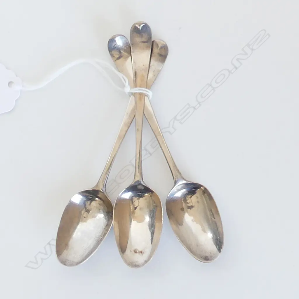 SET 3 SILVER BOTTOM MARKED PICTURE BACKED TEASPOONS 'WC' possibly Dundee - William Constable  Image 1++