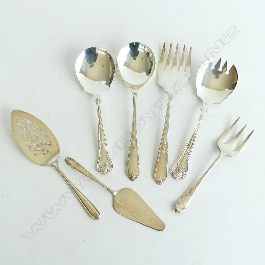 7 ASST SILVER PLATE SERVERS; CAKE SLICES, LG SPOONS & FORKS Image 1++