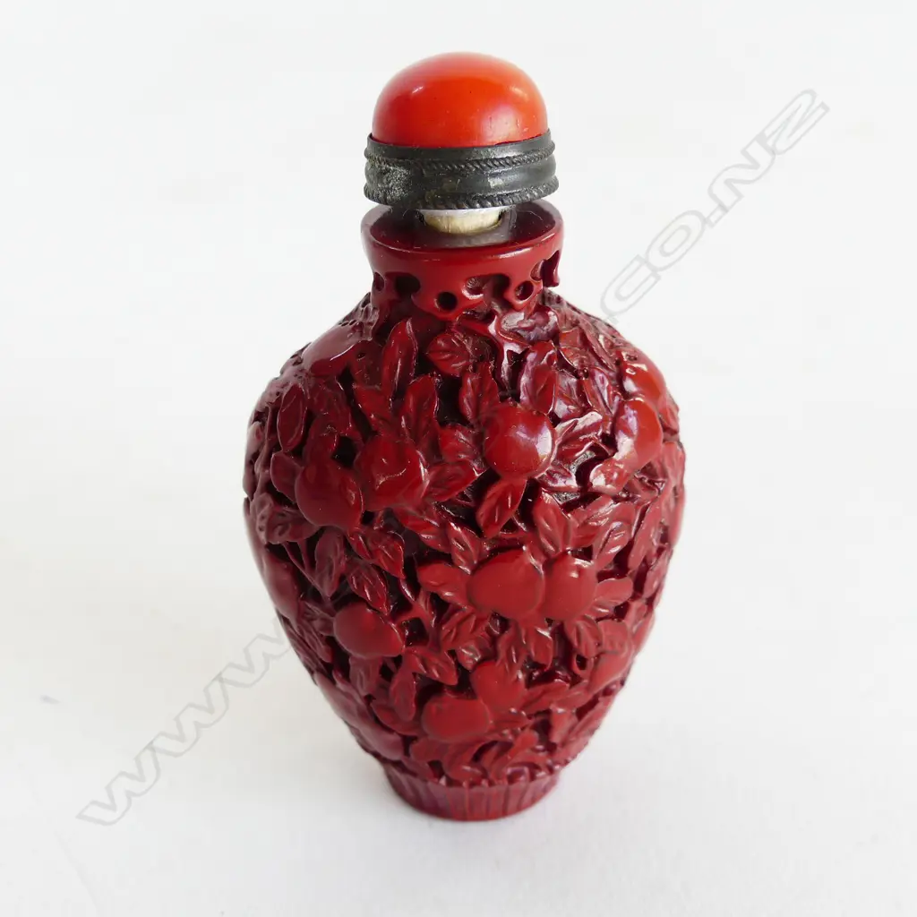 CHINESE RED SNUFF BOTTLE H.75mm Image 1++