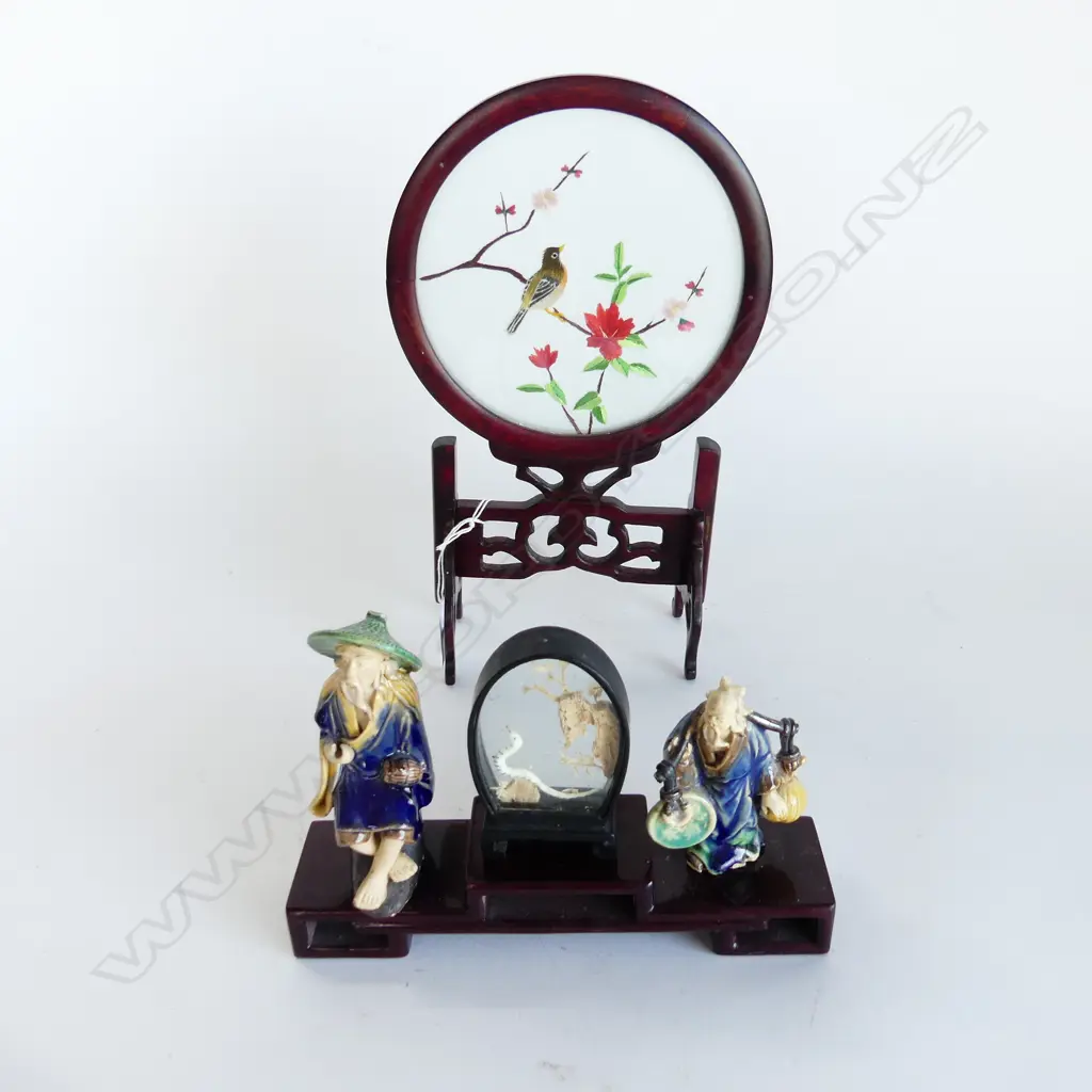 2 ORIENTAL PCES; ROTATING CIRCULAR SCREEN H.300mm + STAND w. 3 PCES Image 1++