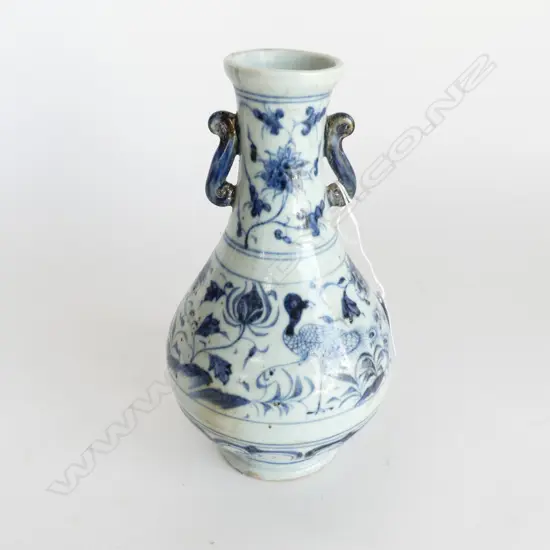 CHINESE B/W VASE H.210mm