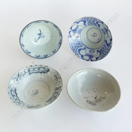 4 CHING B/W BOWLS; 2x SPITTOON SHAPE 160mm dia