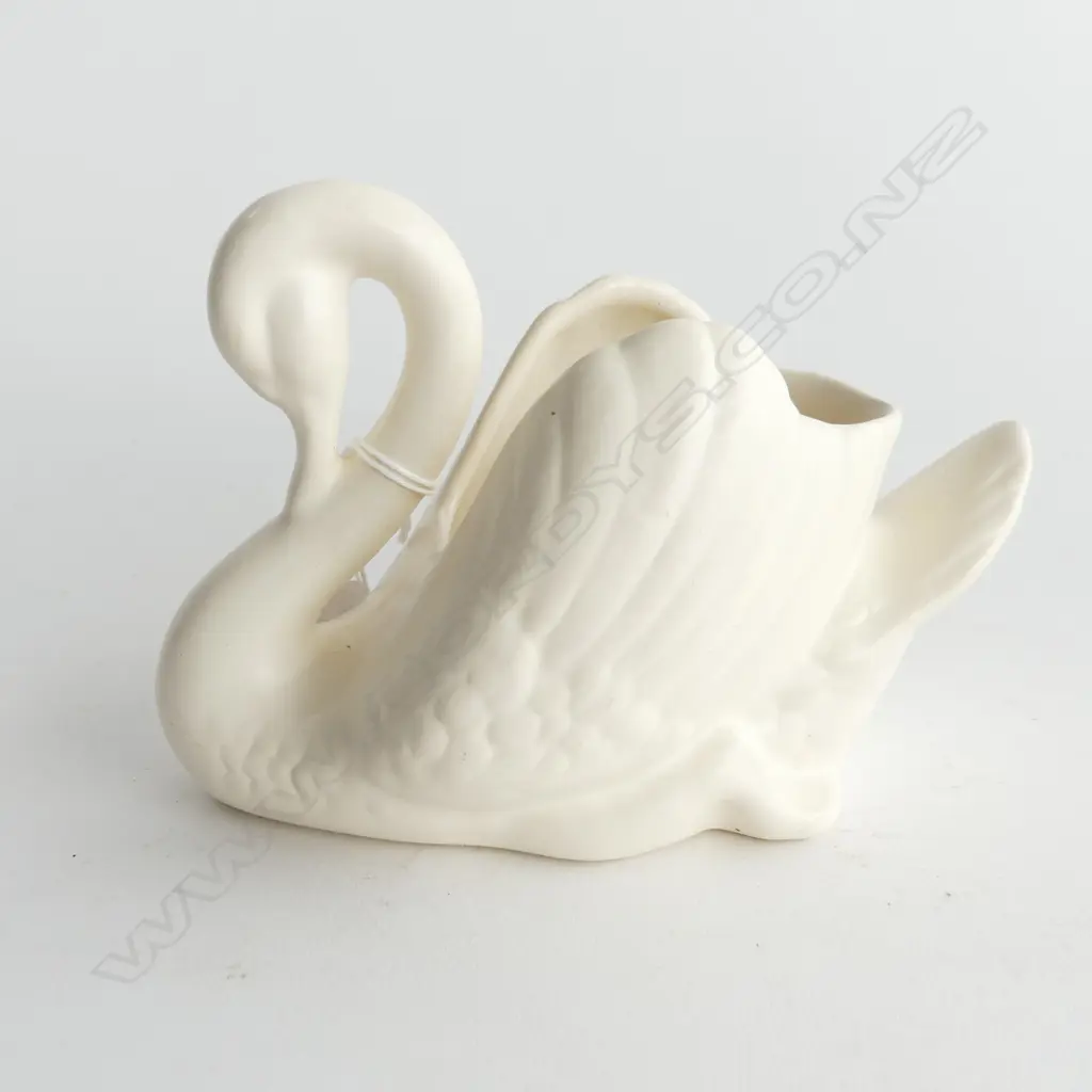 SMALL CROWN LYNN WHITE SWAN. .(DOT) 154 AND PRE 1955 MARK. W.140 H.100mm Image 1++