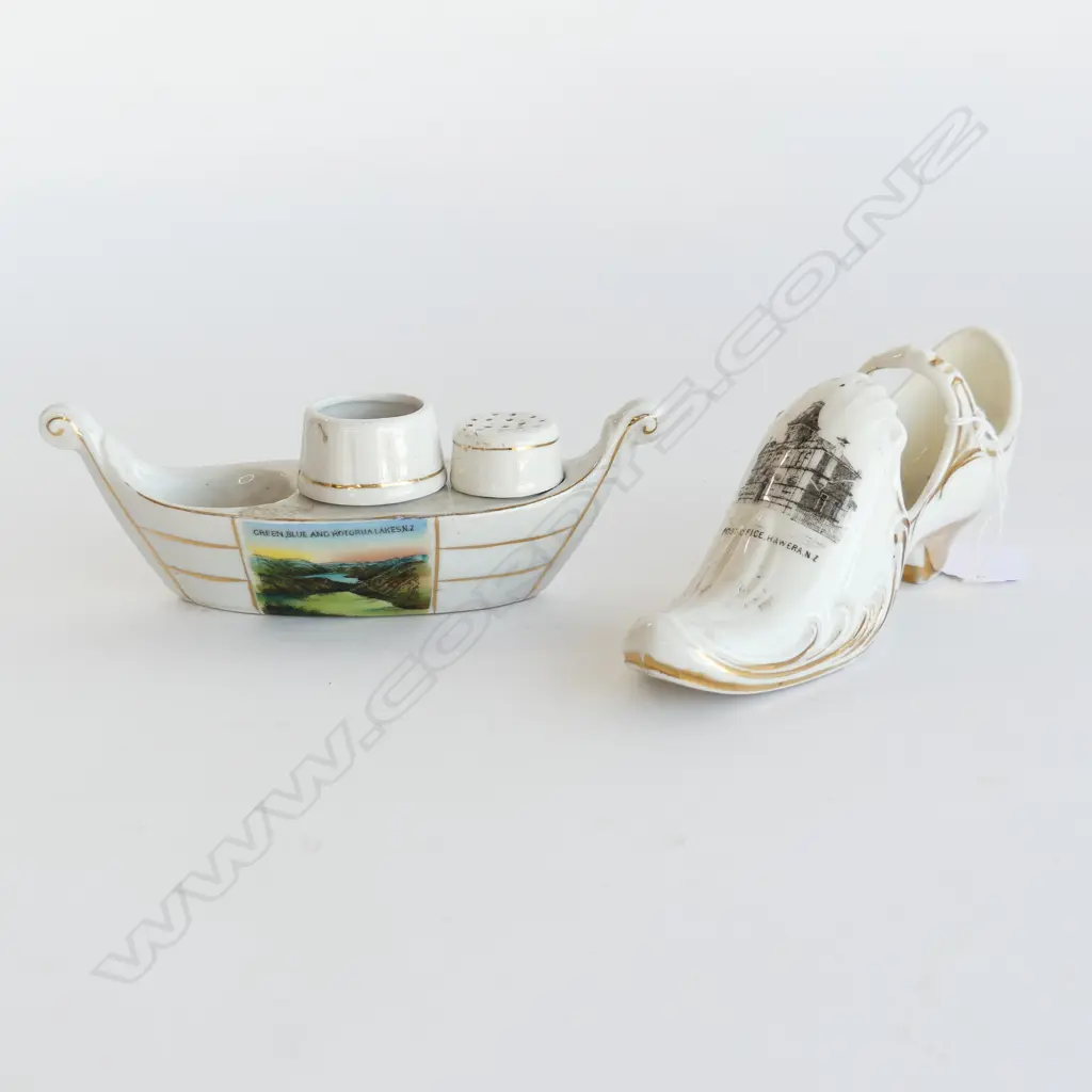 NZ SOUVENIR WARE GONDOLA CONDIMENT SET (GERMAN) (L. 182mm) + NZ SOUVENIR SHOE (L 170mm) Image 1++