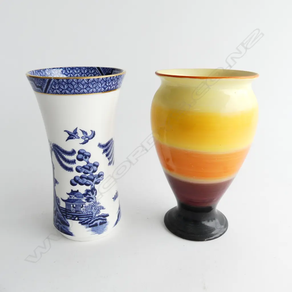 WILLOW PATTERN VASE BY BOOTHS H.160mm & DECO COLORFUL VASE BY ERA HOMECRAFT H. 160mm Image 1++