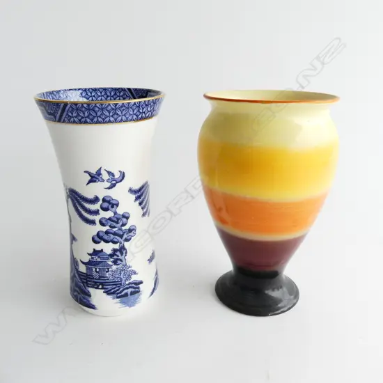 WILLOW PATTERN VASE BY BOOTHS H.160mm & DECO COLORFUL VASE BY ERA HOMECRAFT H. 160mm