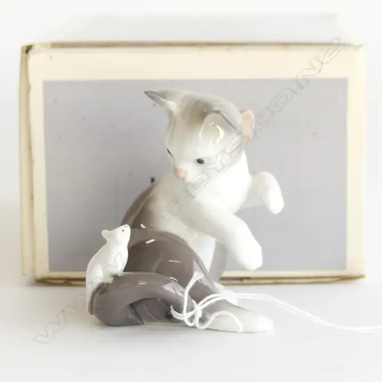 LLADRO CAT & MOUSE #5236, BOXED H.80mm