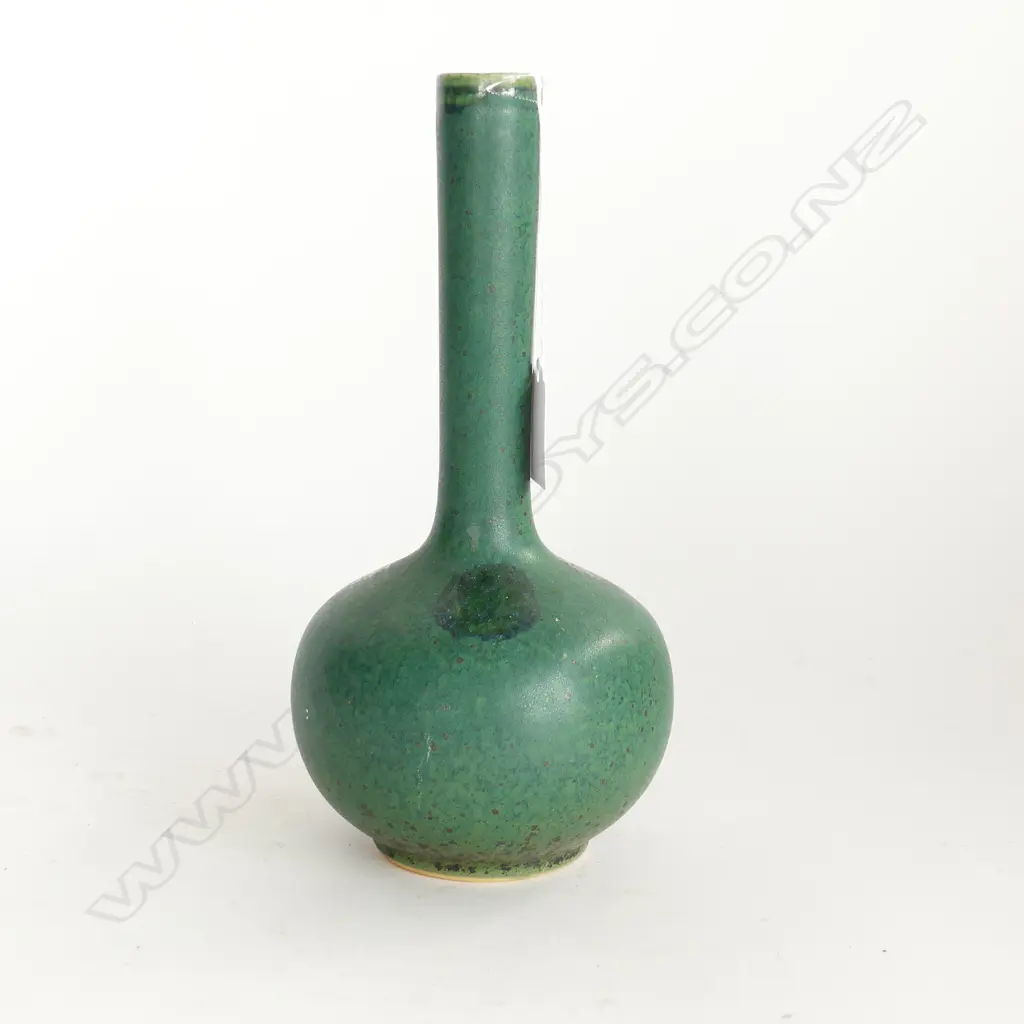 CHINESE GREEN MONOCHROME VASE, H. 240mm Image 1++