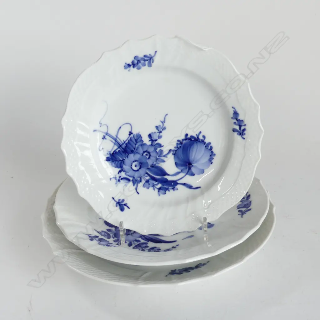 3 ROYAL COPENHAGEN H/PAINTED PLATES 220mm dia Image 1++