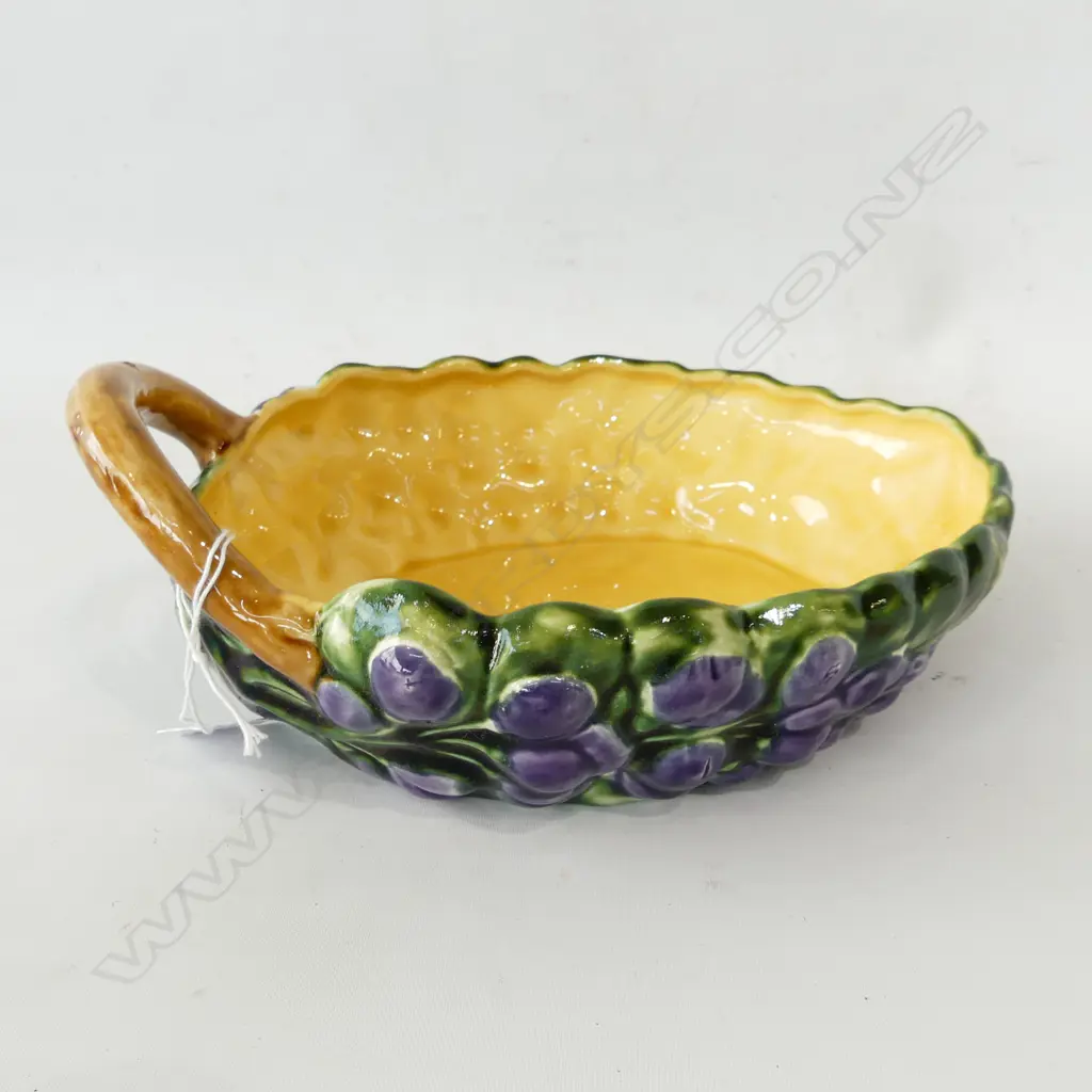 SARREGUEMINES MAJOLICA OVAL DISH - GRAPES 230x195mm Image 1++