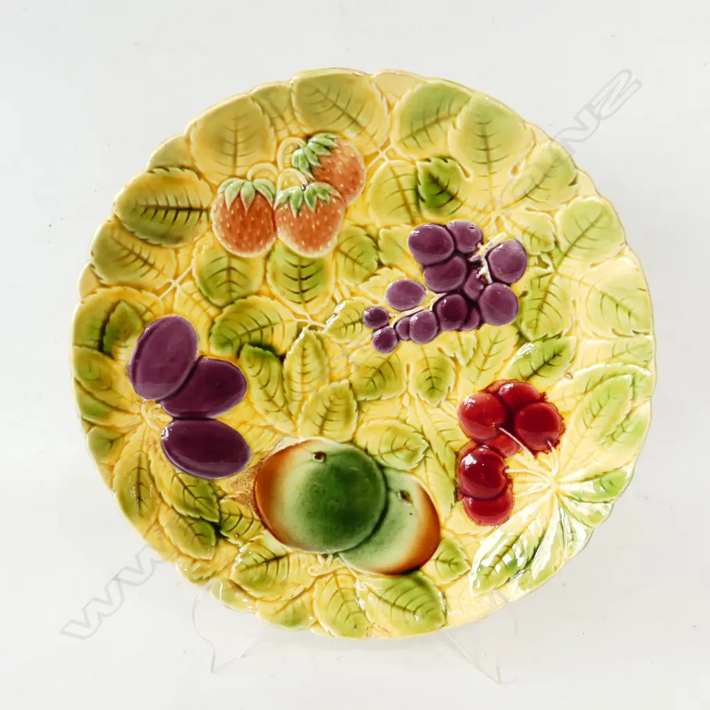 SARREGUEMINES MAJOLICA FRUIT PLATE 300mm dia Image 1++