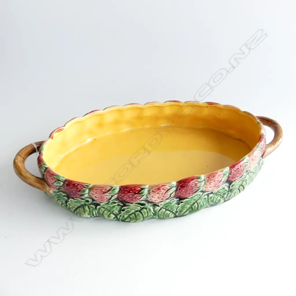 SARREGUEMINES MAJOLICA OVAL DISH - STRAWBERRIES 360x180mm Image 1++