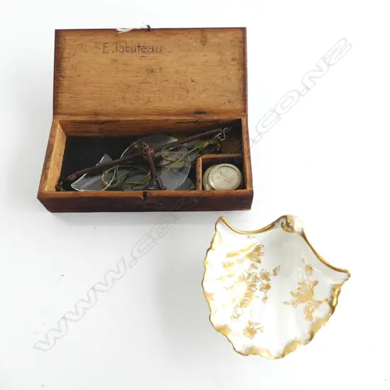 TWO ITEMS. WOODEN CASED GOLD SCALES (FAULTED) AND GILDED HAMMERSLEY SHELL DISH. W. 102mm 