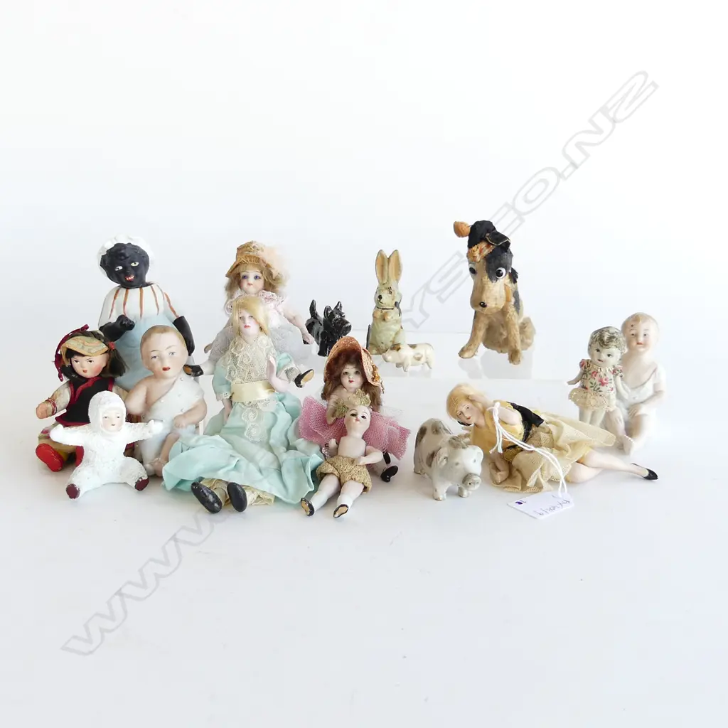 12 ANTIQUE DOLLS; 7 CHILDREN H.110mm + 3 WOMAN & DOG + 4 CERAMIC ANIMALS Image 1++