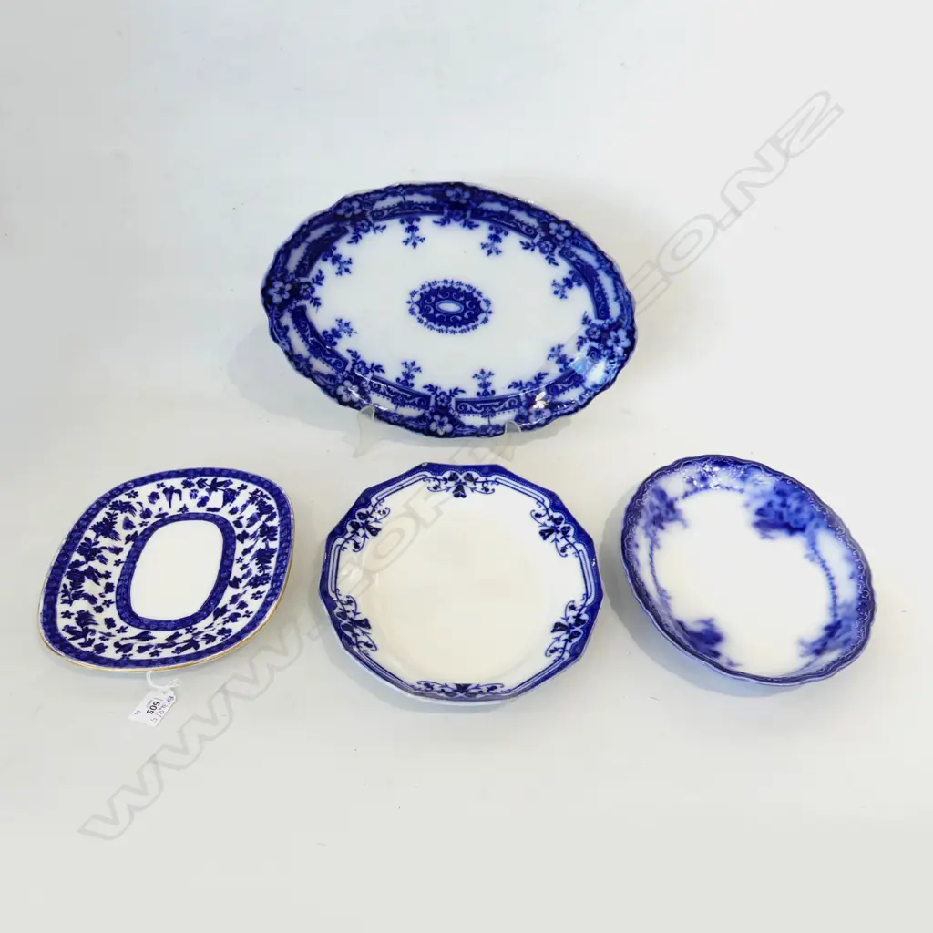 4 B/W OVAL PLATTERS 380x275mm Image 1++
