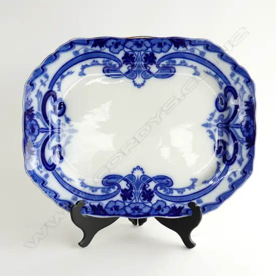 LARGE NOUVEAU PATTERNED BLU/WH ASHET BY BURLEIGH RD NUMBER FOR 1903. W.445mm