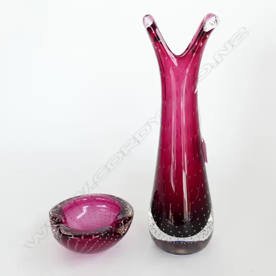MURANO GLASS; RASPBERRY GLASS VASE (H320mm) & BOWL (DIA 125mm), BOTH WITH CONTROLLED BUBBLES