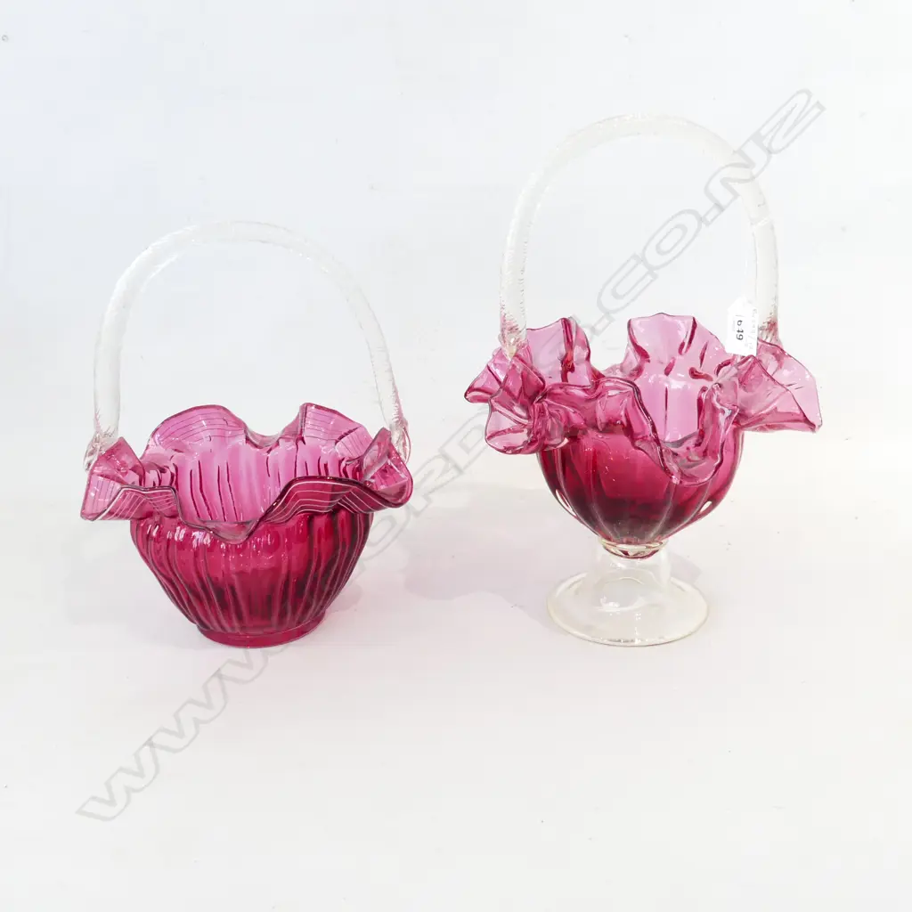 2 LG CRANBERRY GLASS BASKETS H.320 / 260mm Image 1++
