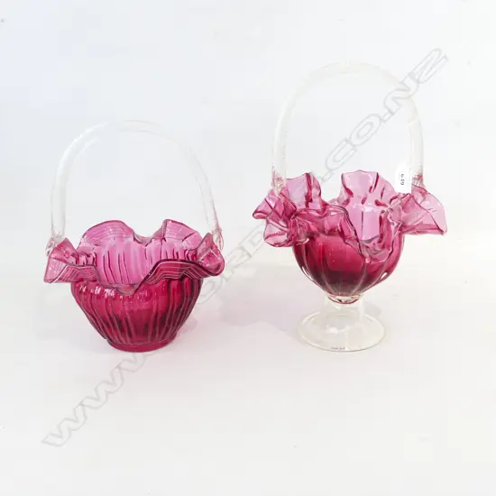 2 LG CRANBERRY GLASS BASKETS H.320 / 260mm