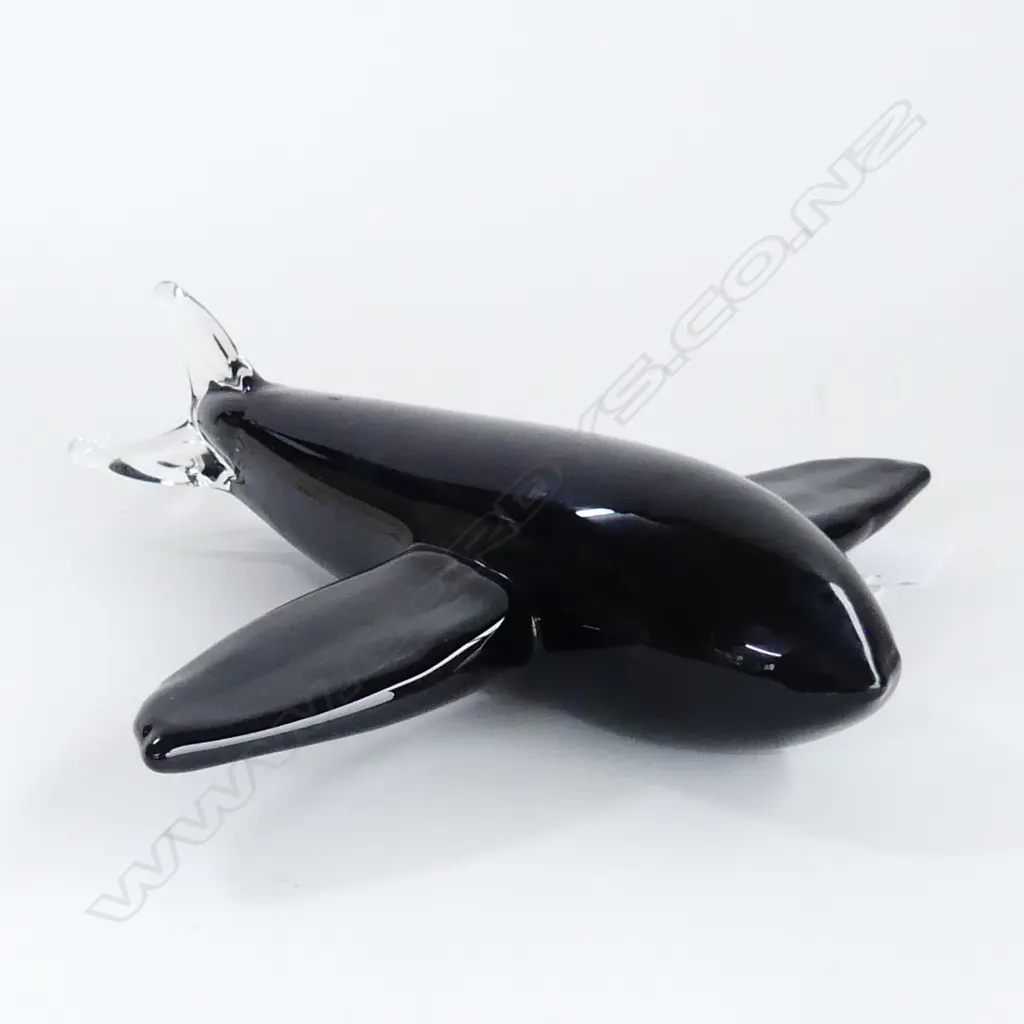 BLACK GLASS WHALE FIGURE L. 260mm Image 1++