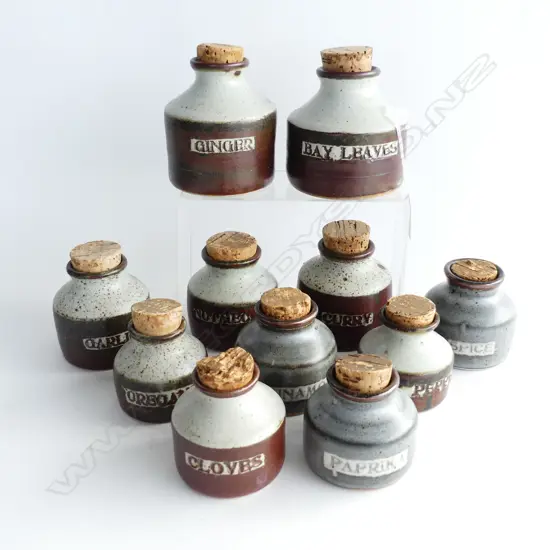 11 LEN CASTLE SPICE JARS H 100 MM ON LARGEST