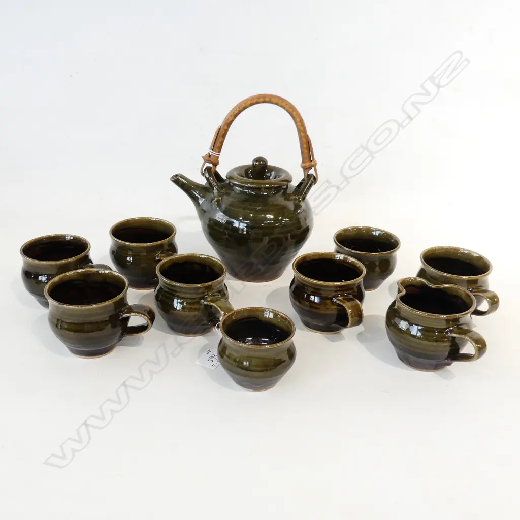 CLIFFORD SMITH NZ STUDIO POTTERY 10 PC TEA SET; TEAPOT, 6 CUPS, 2 BOWLS & 1 JUG Image 1++
