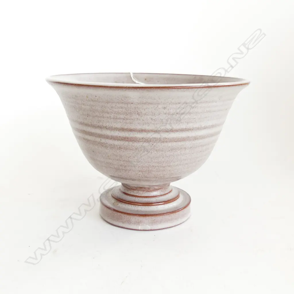 MAVIS JACK PEDESTAL COMPORT, SHINO TYPE GLAZE, INCISED MARK TO BASE DIA 205mm H. 155mm Image 1++