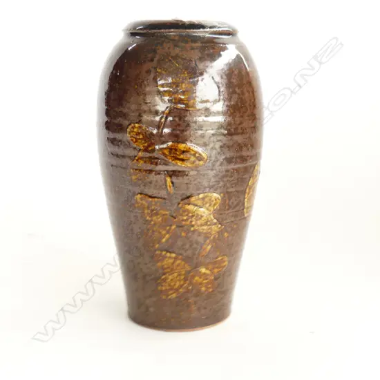 TOBY STAFFORD VASE WITH SGRAFFITO FLORAL DECORATION H. 205mm