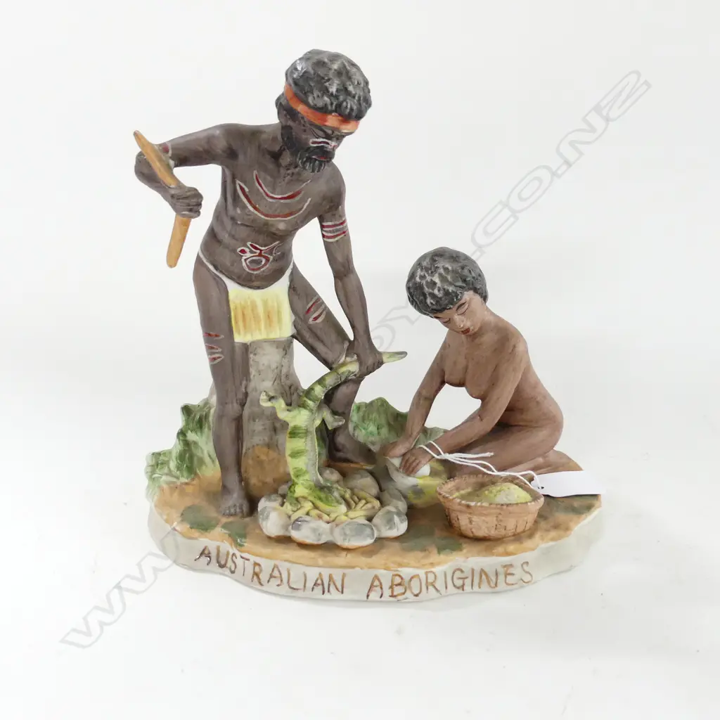AUSTRALIAN ABORIGINES FIGURINE BY BOYDS AUSTRALIA Image 1++